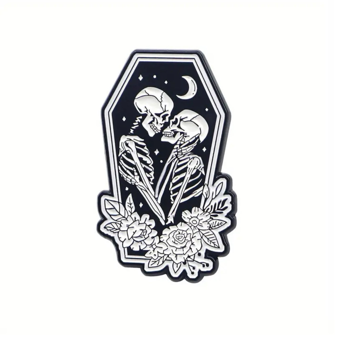 Skulls pin
