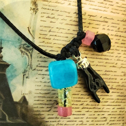 Κρεμαστό με ροκ στοιχείο. For those about to rock pendant