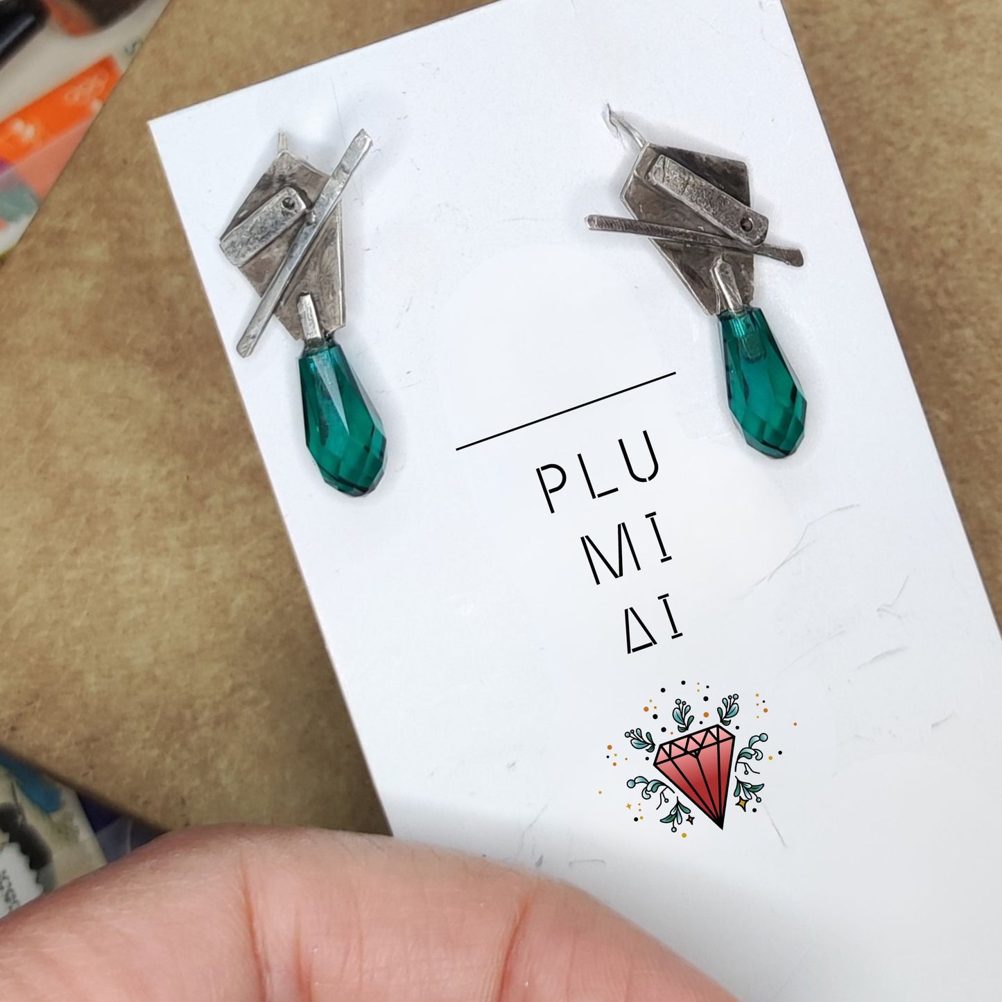 Κρεμαστά Σκουλαρίκια με πράσινο κρύσταλλο