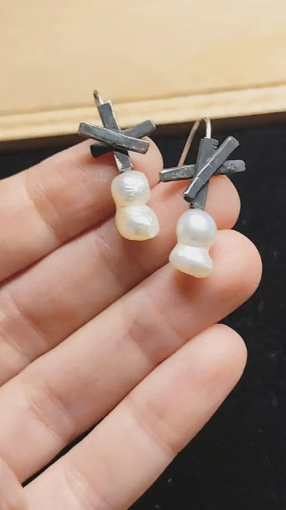 Άστρα - Σκουλαρίκια με Μαργαριτάρια & Ασημένιες Λεπτομέρειες