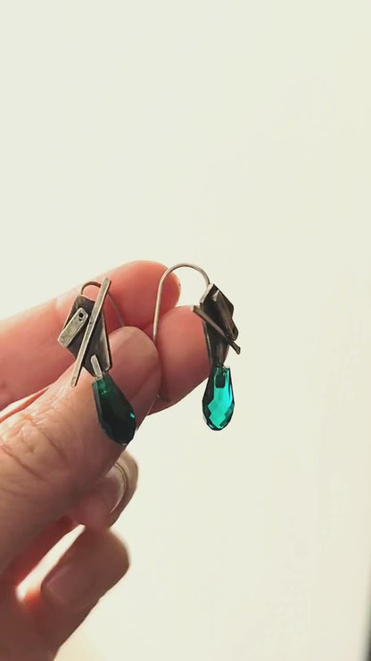 Κρεμαστά Σκουλαρίκια με πράσινο κρύσταλλο